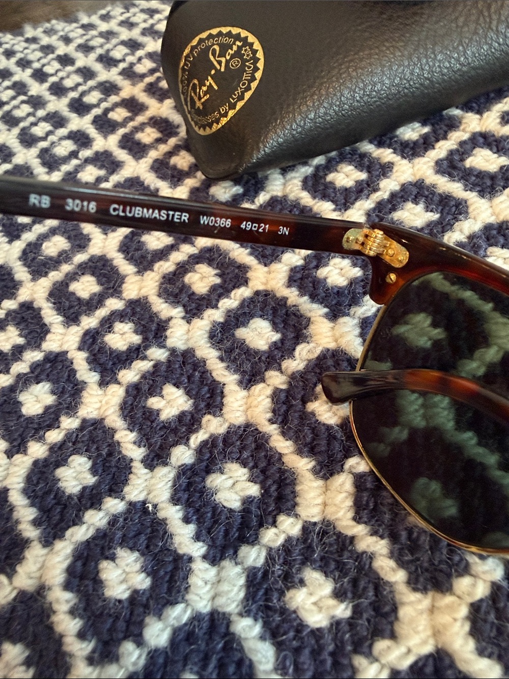 Ray-Ban Clubmaster Tortoise Gold Rim - Picture 4 of 4